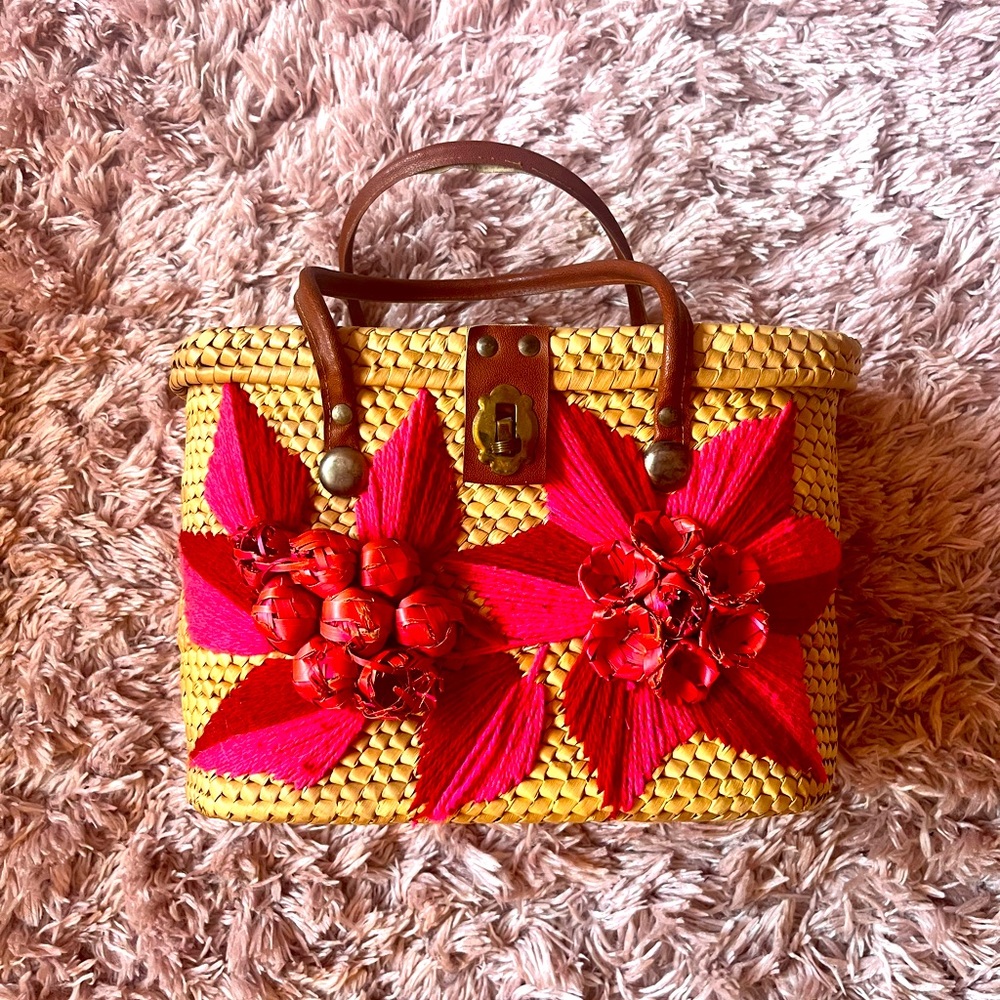 Vintage 1950’s Woven Straw Raffia Tiki Tropical Bag with Hit Pink Flowers